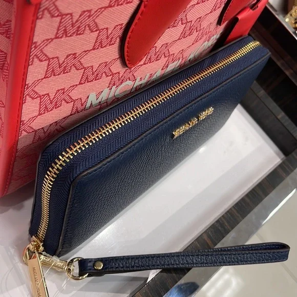 Michael Kors Jet Set Travel Large Travel CONTINENTAL
Navy - Picture 4 of 16